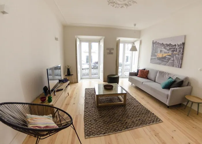 ALTIDO Trendy 2BR Apt in Sao Bento, moments from Garden São Bento